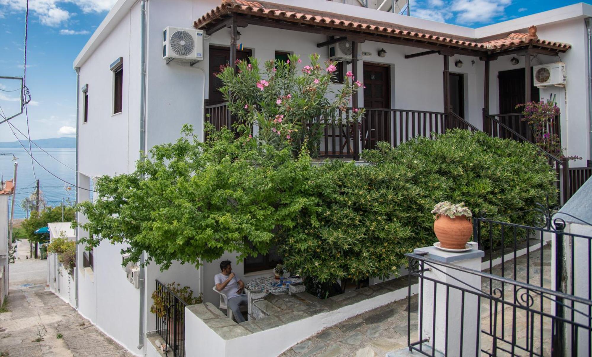 Lilian Beachfront Apartments Neo Klima Dış mekan fotoğraf