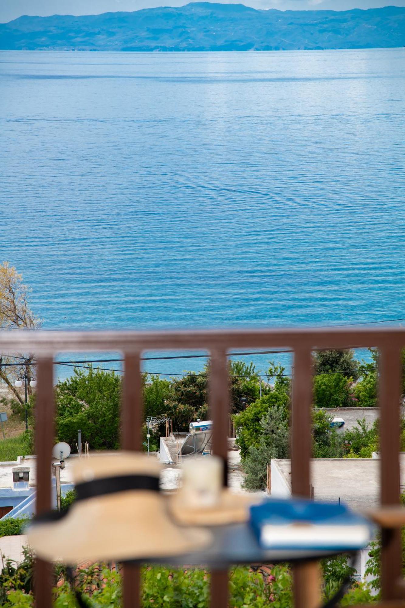 Lilian Beachfront Apartments Neo Klima Dış mekan fotoğraf